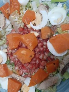 Una foto de 🥗Ensalada de boniatos, granada y escarola