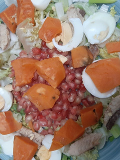 Una foto de 🥗Ensalada de boniatos, granada y escarola