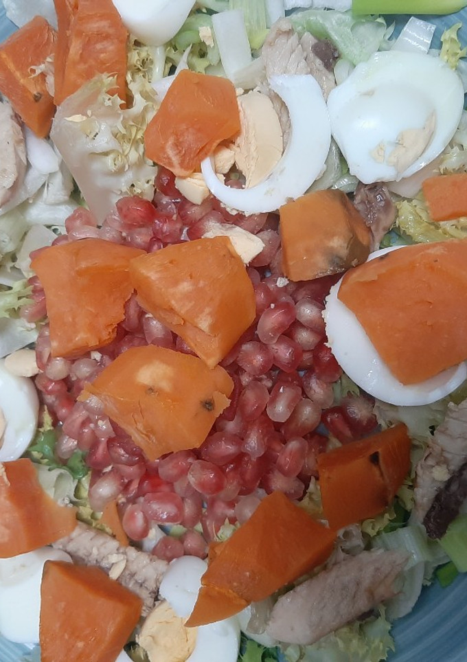 Una foto de 🥗Ensalada de boniatos, granada y escarola