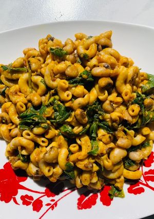 A picture of Macaroni & beans jallof.
