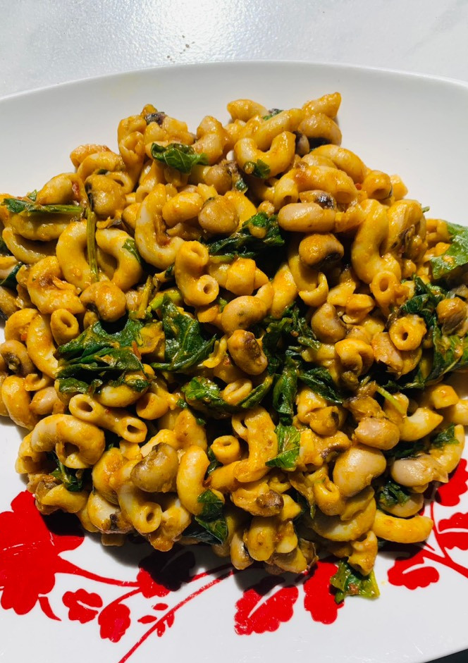 A picture of Macaroni & beans jallof.