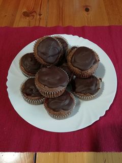 Gesztenyés-meggyes muffin recept fotója