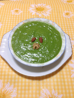 Una foto de Salsa pesto!! espinaca, albahaca