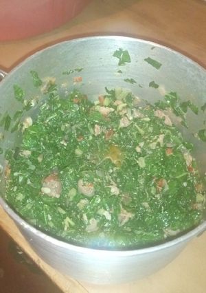 A picture of Spinach with pork.