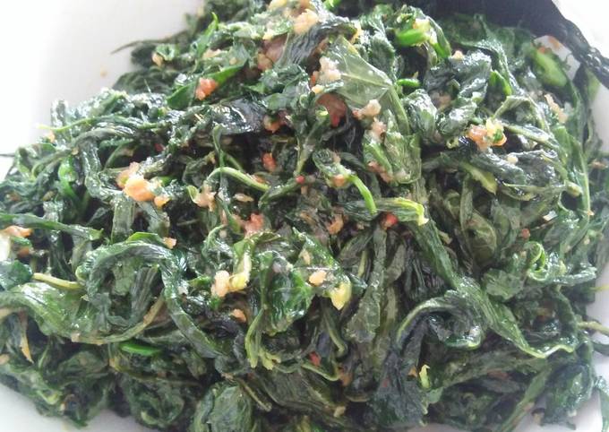 Bagaimana cara buat Tumis pedas daun ubi peras  gurih