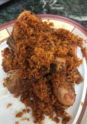 Foto resep Ayam Serundeng Kelapa + Lengkuas Mantap mudah loh buatnya..