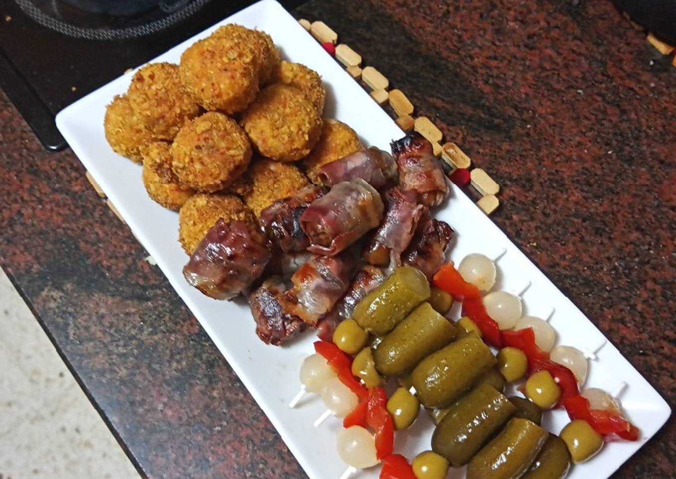 Albóndigas de salmón ahumado, surimi y langostinos