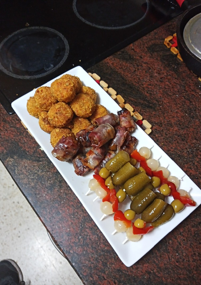 Una foto de Albóndigas de salmón ahumado, surimi y langostinos