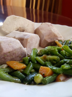 A picture of Arrow roots and vegetables.