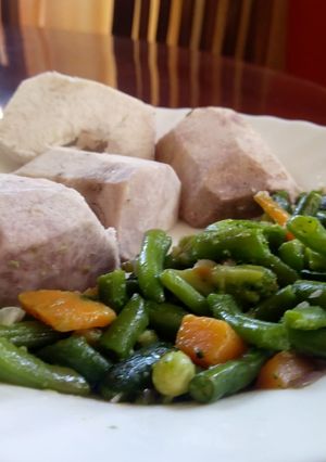 A picture of Arrow roots and vegetables.