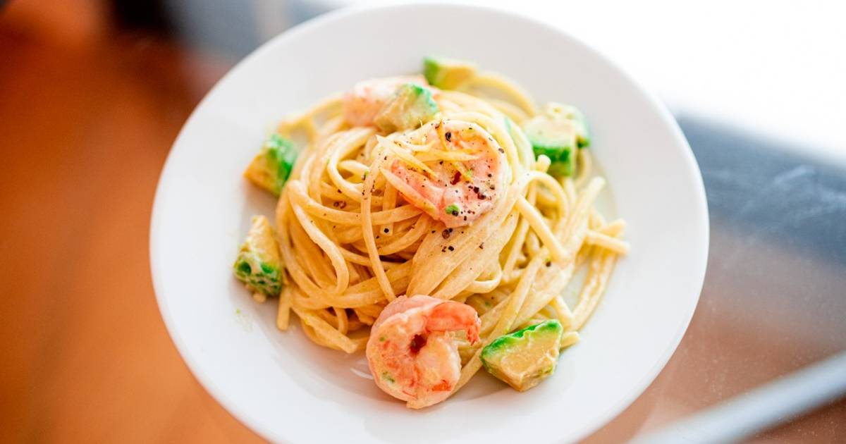 Shrimp and avocado pasta with lemon cream Recipe by Hurry - Cookpad