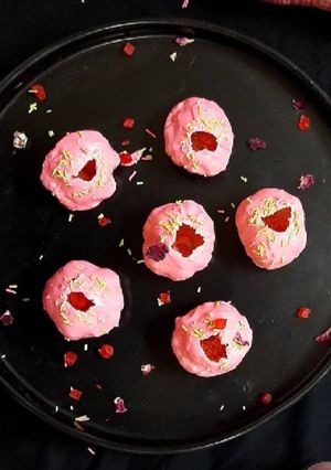 बीटरूट पानी पूरी (beetroot pani poori recipe in Hindi) रेसिपी मुख्य फोटो