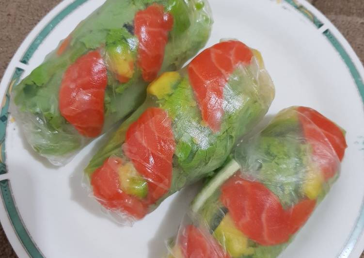 Salmon Veggie Salad Roll
