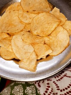आलू के चिप्स(aloo ke chips recipe in hindi) रेसिपी मुख्य फोटो