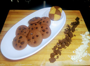 A picture of Choco chip & marble cookies.