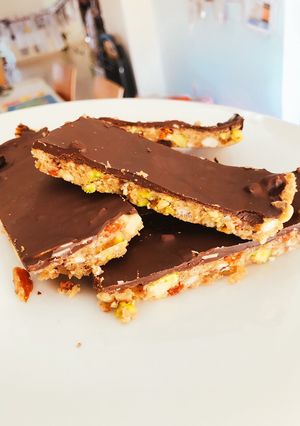 Φωτογραφία της συνταγής Μπάρες με goji berries ξηρούς καρπούς και σοκολάτα