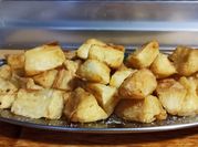 Una foto de yuca frita