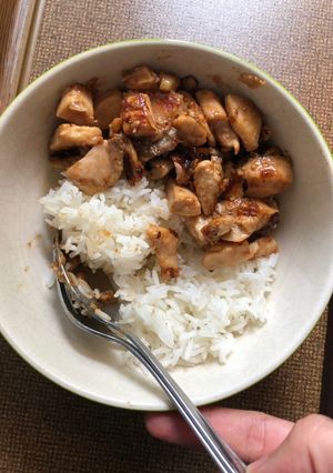 รูปของ ไก่ผัดกระเทียม แบบมินิมอล