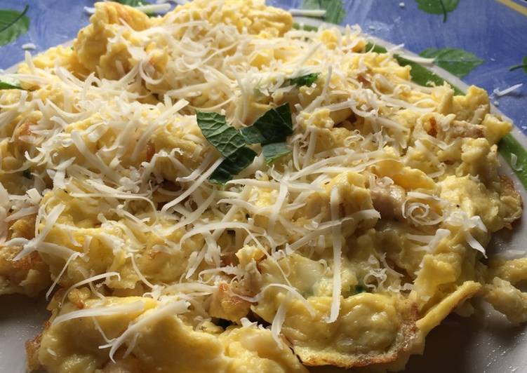 Cheese chicken omellete