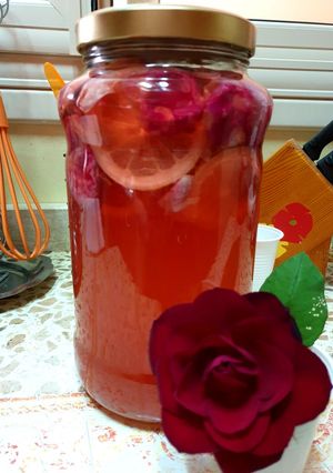 O poză a rețetei Limonadă cu aromă de trandafiri🌹.