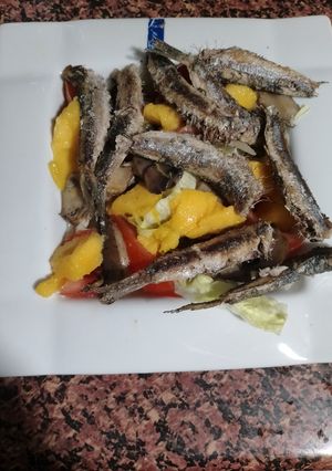 Foto principal de Ensalada de sardinas, champiñones y mango