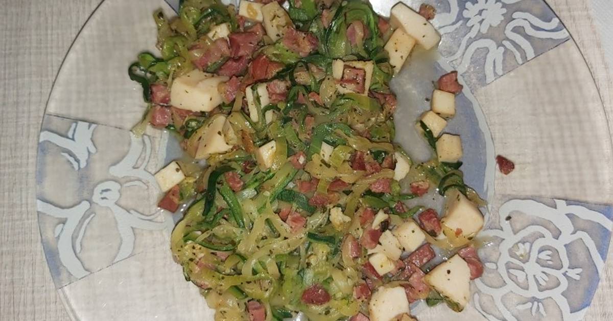 Espaguetis de calabacín con jamón ibérico y pechuga de pollo Receta de ...