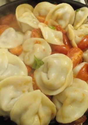 Una foto de Agnolotis de berenjenas y pimientos asados