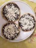 Aperitivos sopes de frijoles con queso