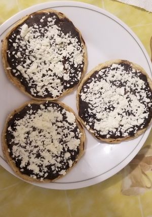 Una foto de Aperitivos sopes de frijoles con queso