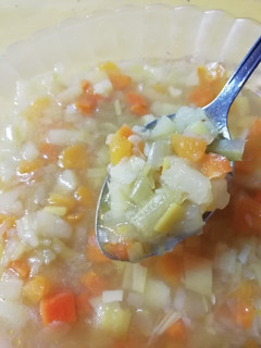 Foto principal de Sopa de verduras casera, muy fácil de hacer y además saludable!