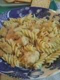 Fideos con salsa de atún fresco