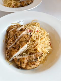 Foto resep Simple Spaghetti Aglio Olio with Baked Chicken