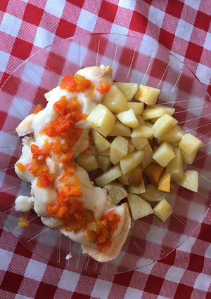 Una foto de Pechuga de pollo rellena, con papas al horno