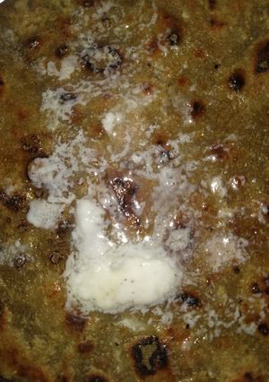 A picture of Bajre ki roti.