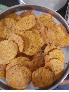 જીરા પૂરી (Jeera Poori Recipe In Gujarati) રેસીપી મુખ્ય ફોટો