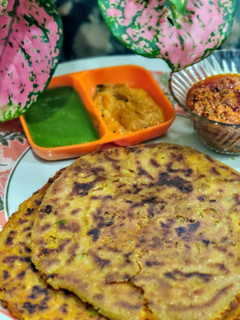 कच्चे केले का अचारी पराठा(Kachche Kele ka Achari Paratha recipe in HIndi) रेसिपी मुख्य फोटो