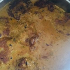 A picture of Malai kofta curry.