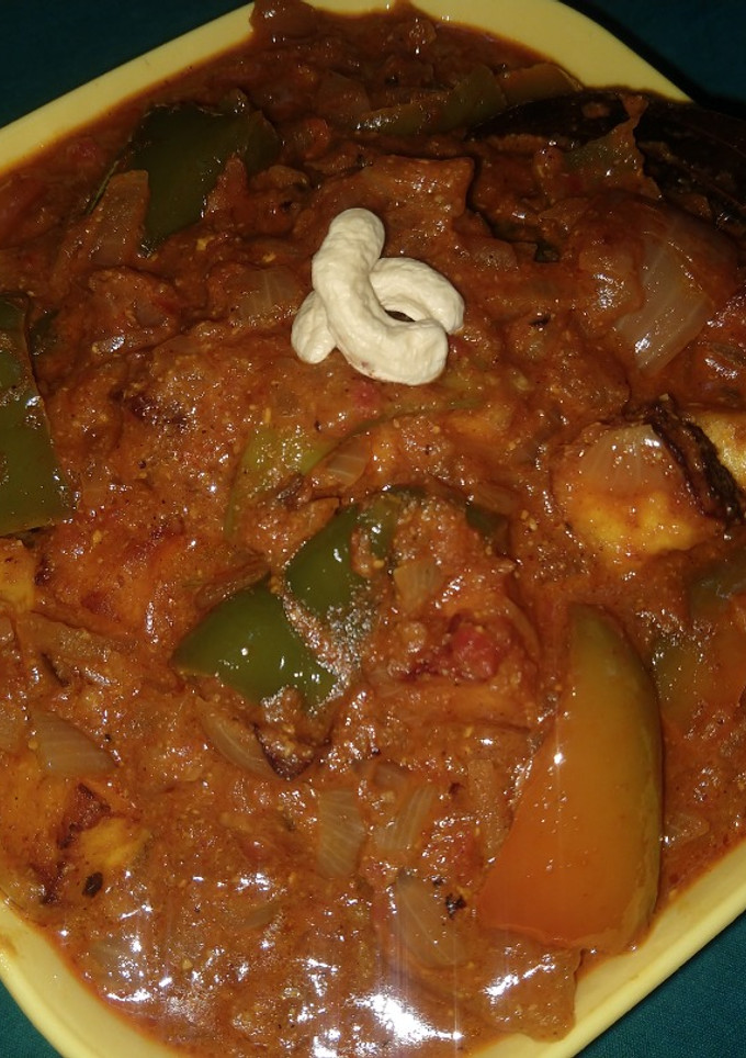 பட்டர் பன்னீர் குடைமிளகாய் கிரேவி செய்முறை முக்கிய புகைப்படம்