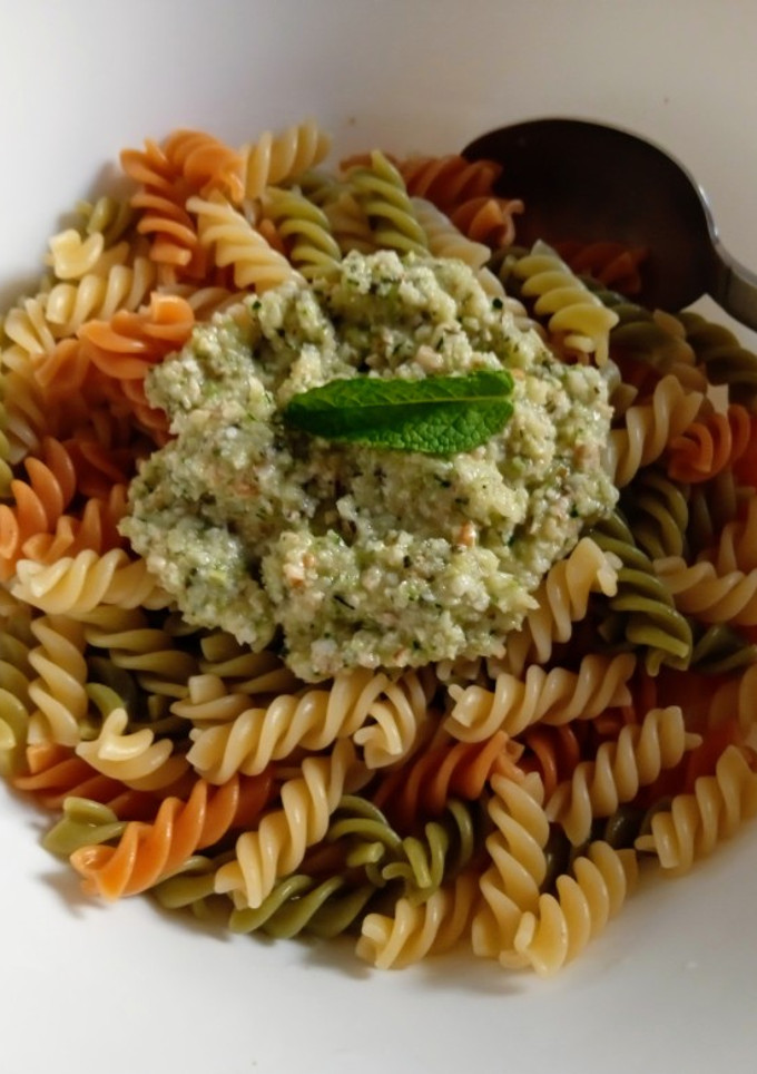 Una foto de Espirales con pesto de calabacín