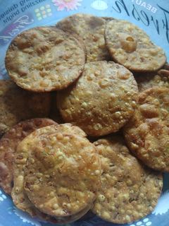 कुरकुरी दाल मठरी (Kurkuri Dal Mathri Recipe in Hindi) रेसिपी मुख्य फोटो