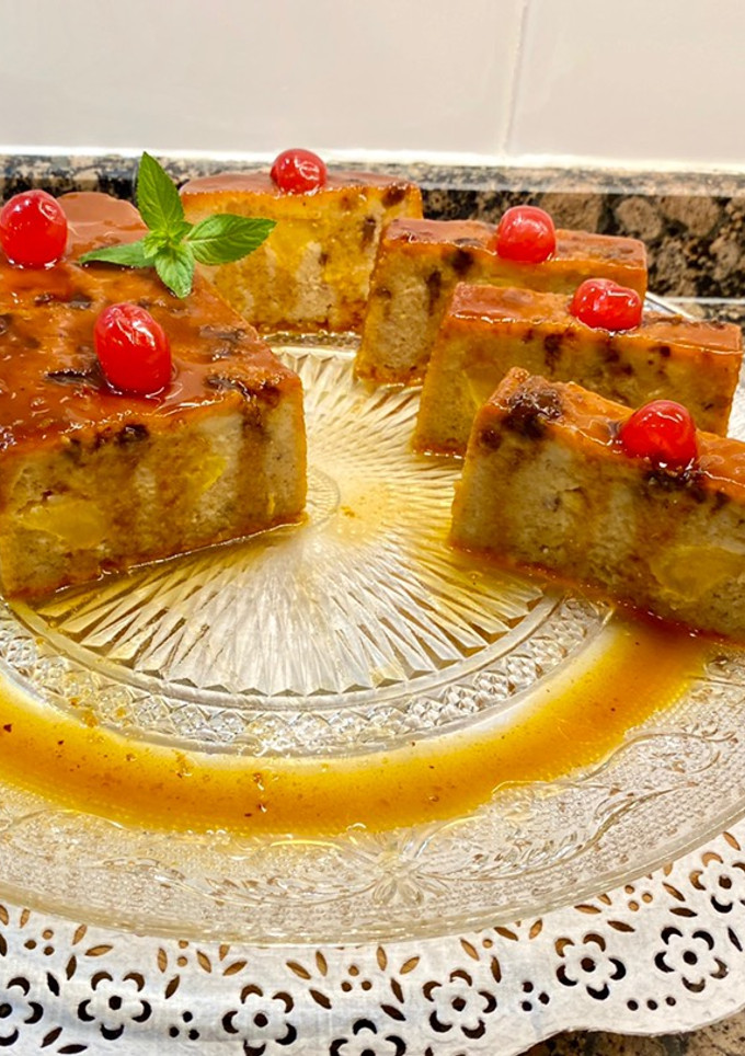 Una foto de Pudding de bizcocho con melocotón en almíbar
