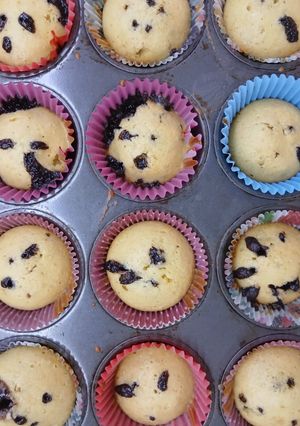 Una foto de Muffins con harina de avena y chips de chocolate súper fácil y saludable!