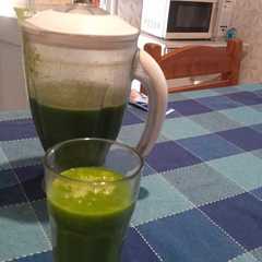 Licuado con espinaca y frutos-レシピのメイン写真