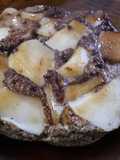 Hot cake de harina de linaza, acaramelada con frutas