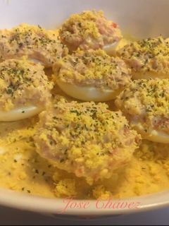 Una foto de Ensaladilla con Huevos rellenos
