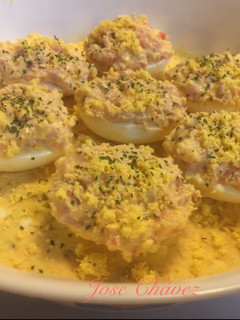 Una foto de Ensaladilla con Huevos rellenos