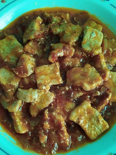 Una foto de Lomo de cerdo encebollado con tomate