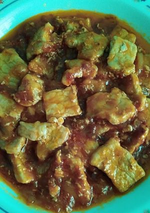 Una foto de Lomo de cerdo encebollado con tomate