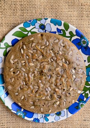 Una foto de Pancito de harina de avena con romero a la sartén 🌱 fácil, nutritivo, sin balanza, sin horno 🌱