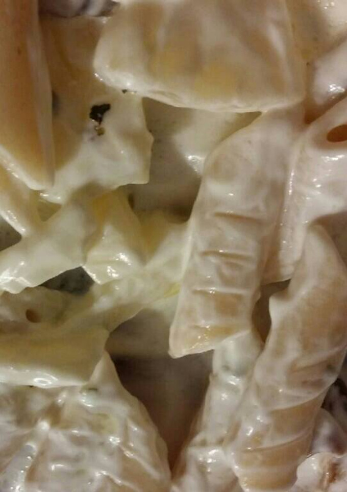 Una foto de Ensalada de pasta con piña y yogur
